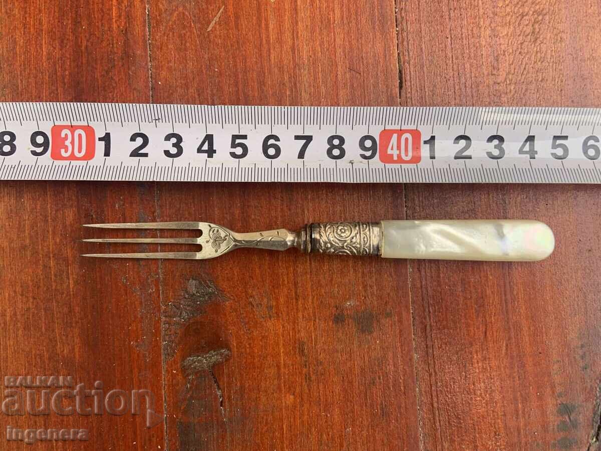 Furculiță argintată sidef veche - Anglia