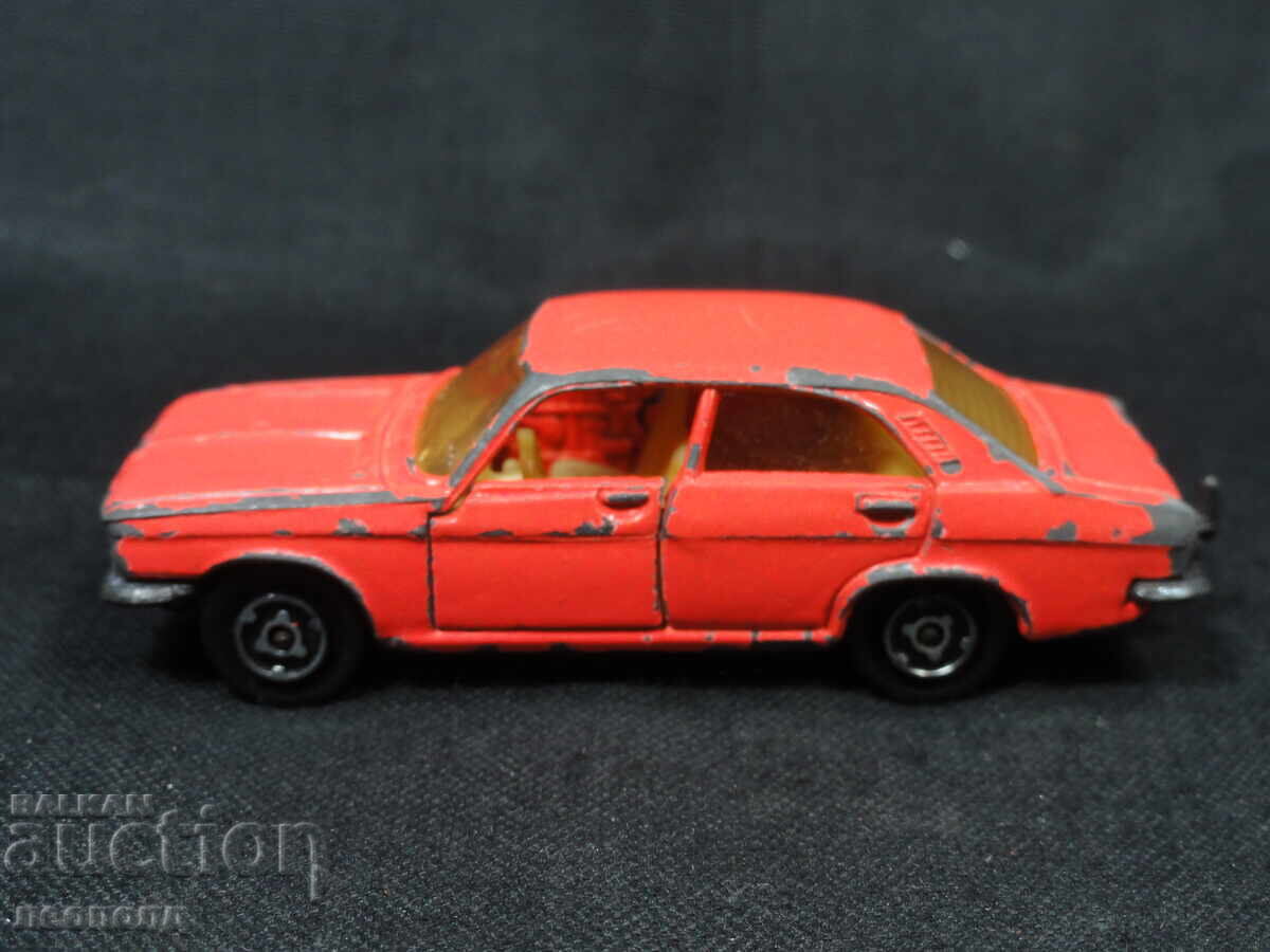 VECHE CĂRUCIOR METALIC RETRO CHRYSLER 180 MAJORETTE FRANȚA cu preț € 5.00 | 9.78 BGN