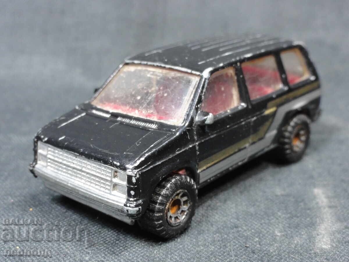 VECHIĂ CĂRUȚĂ METALICĂ RETRO DODGE CARAVAN MATCHBOX MACAU