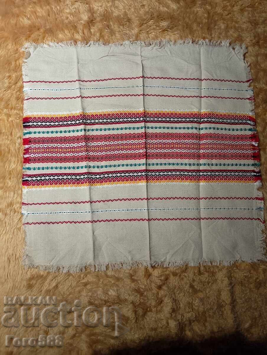 Ένα μικρό τραπεζομάντιλο με τιμή € 1.00 | 1.96 BGN