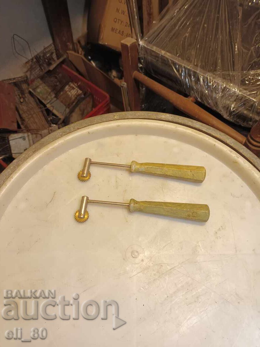 Εργαλεία μελισσοκομίας ολοκαίνουργια με τιμή € 5.00 | 9.78 BGN