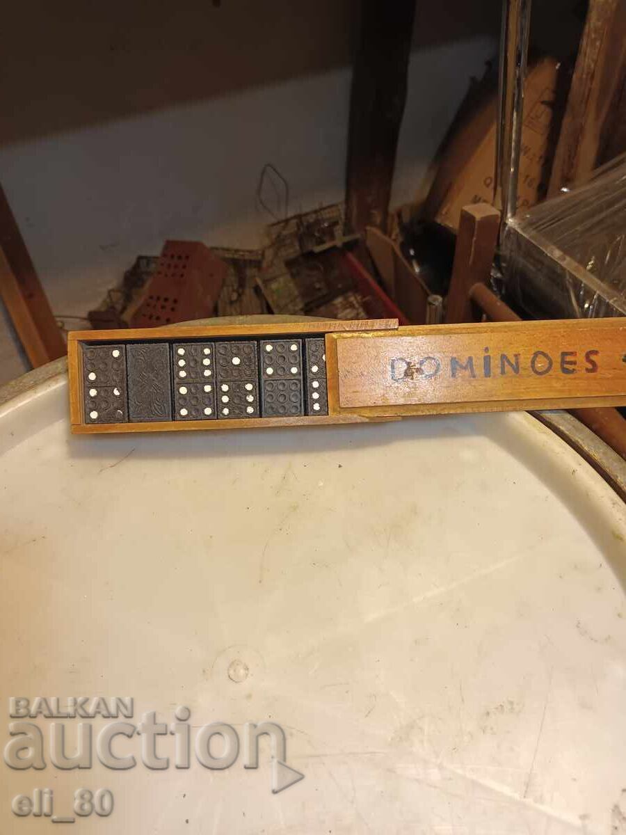 игра домино чисто ново с цена € 3.00 | 5.87 лв.