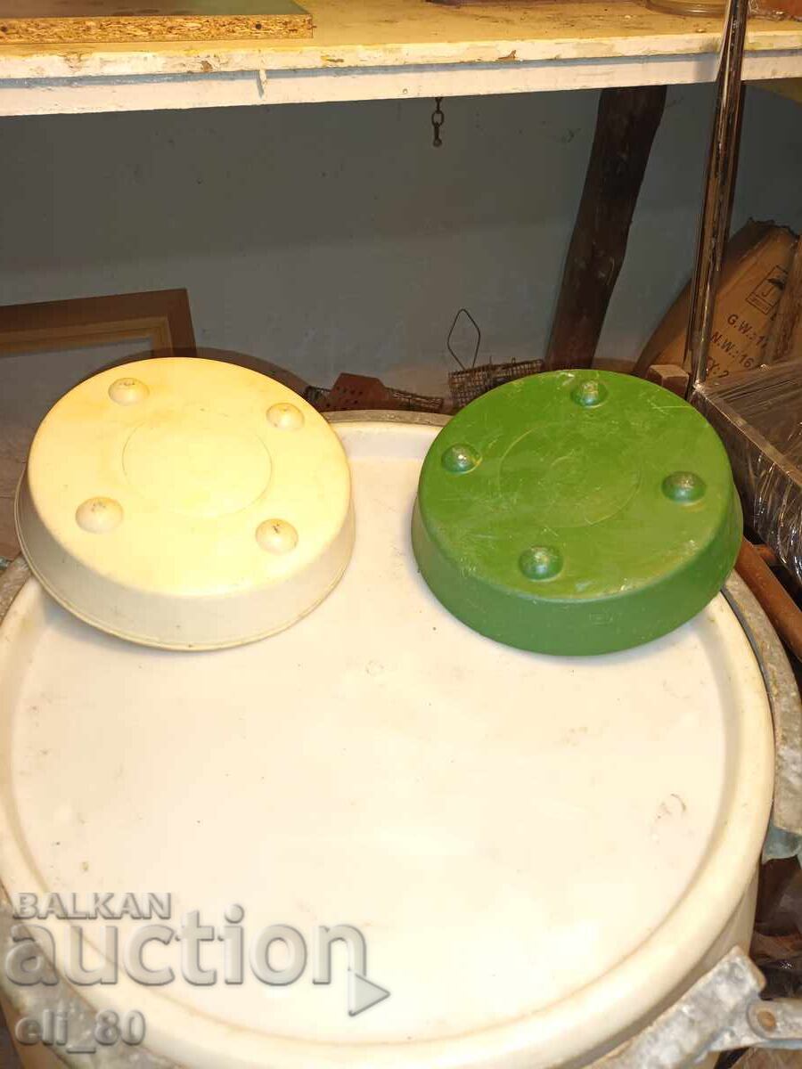 Auction  Scale pans for a balance scale
