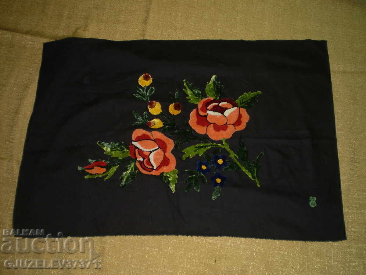 Παλιά κέντημα σε μαύρο φόντο, ανθοδέσμη λουλουδιών - 6