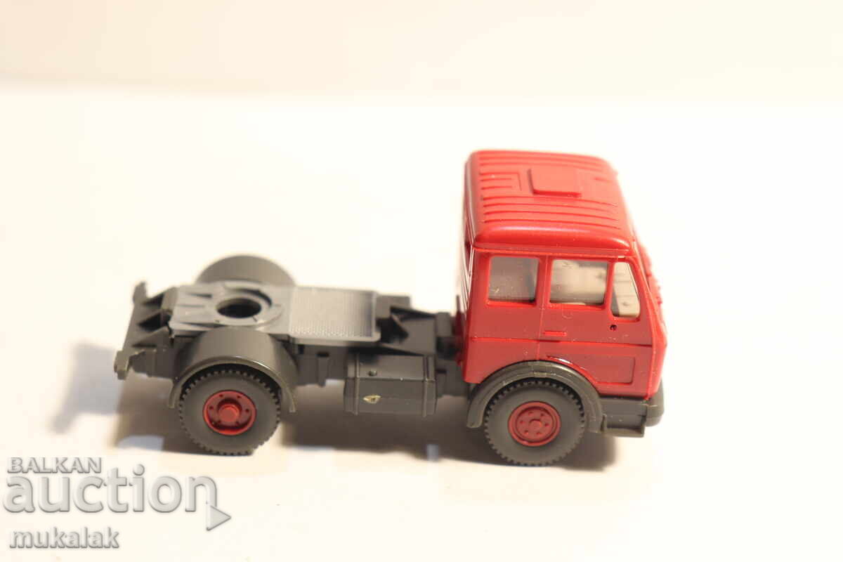 Auction  WIKING H0 1/87 MERCEDES TRACTOR TRUCK MODEL TIR
