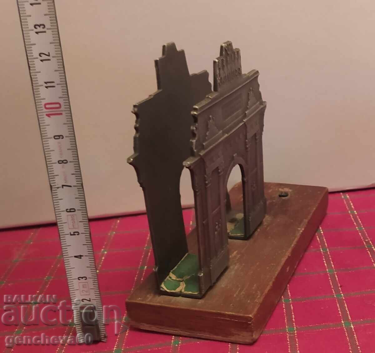 Licitație Veche statuetă rusească „Arcul de Triumf” Moscova Licitație Veche statuetă rusească „Arcul de Triumf” Moscova