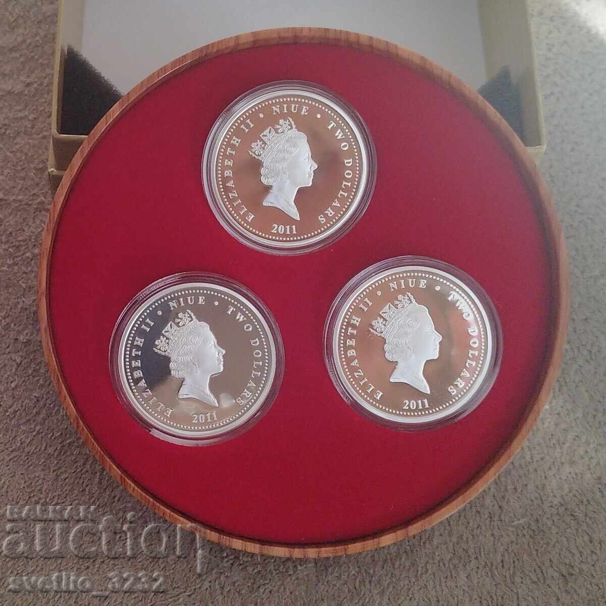 Сребро 1 OZ 2011 Български символи и традиции с цена € 450.00 | 880.12 лв.