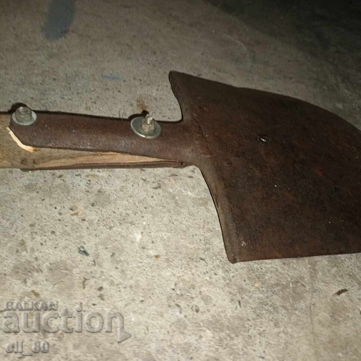 German Straight Shovel
