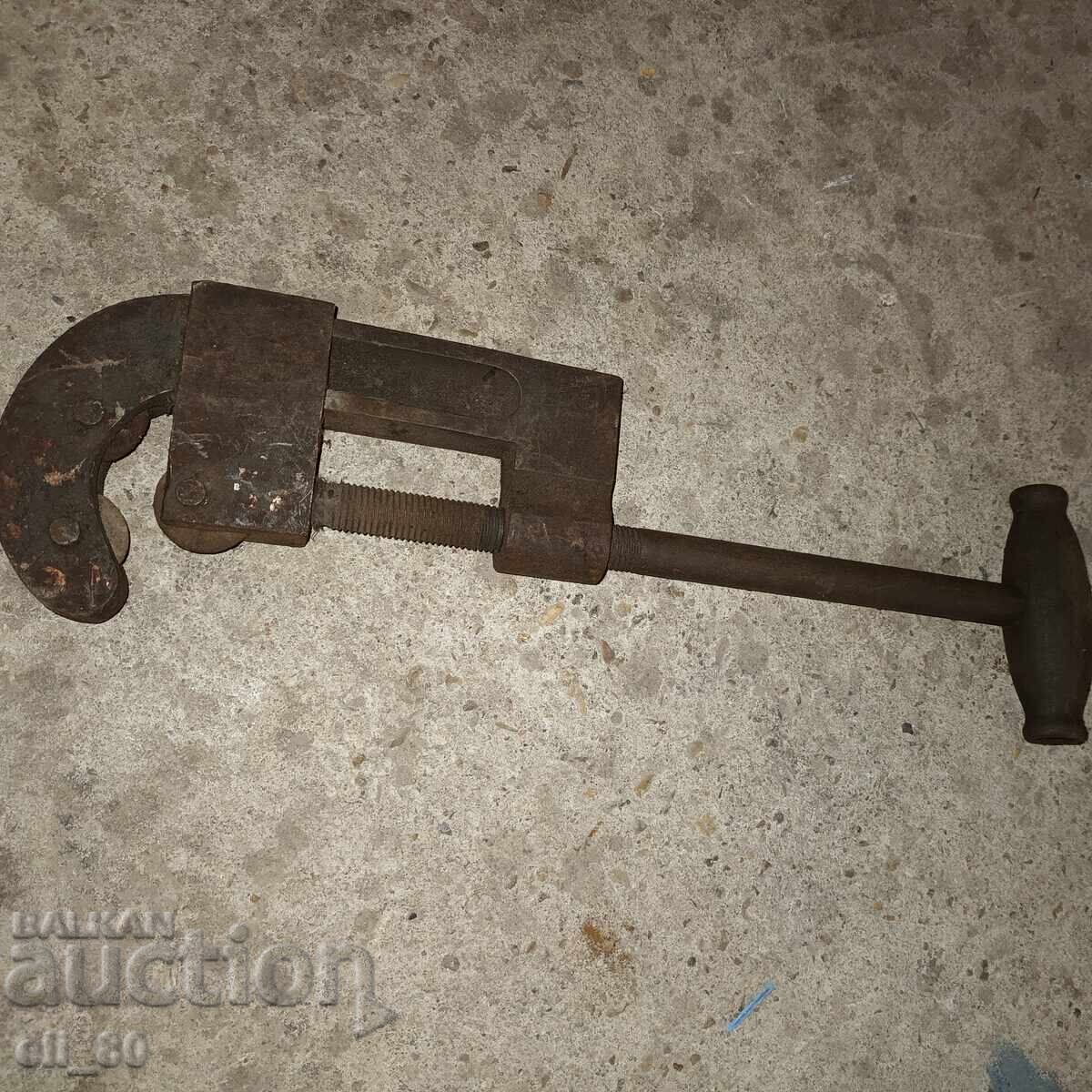 Instrument de tăiat țevi. Funcționează excelent