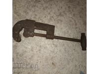 Εργαλείο κοπής σωλήνων. Λειτουργεί άψογα