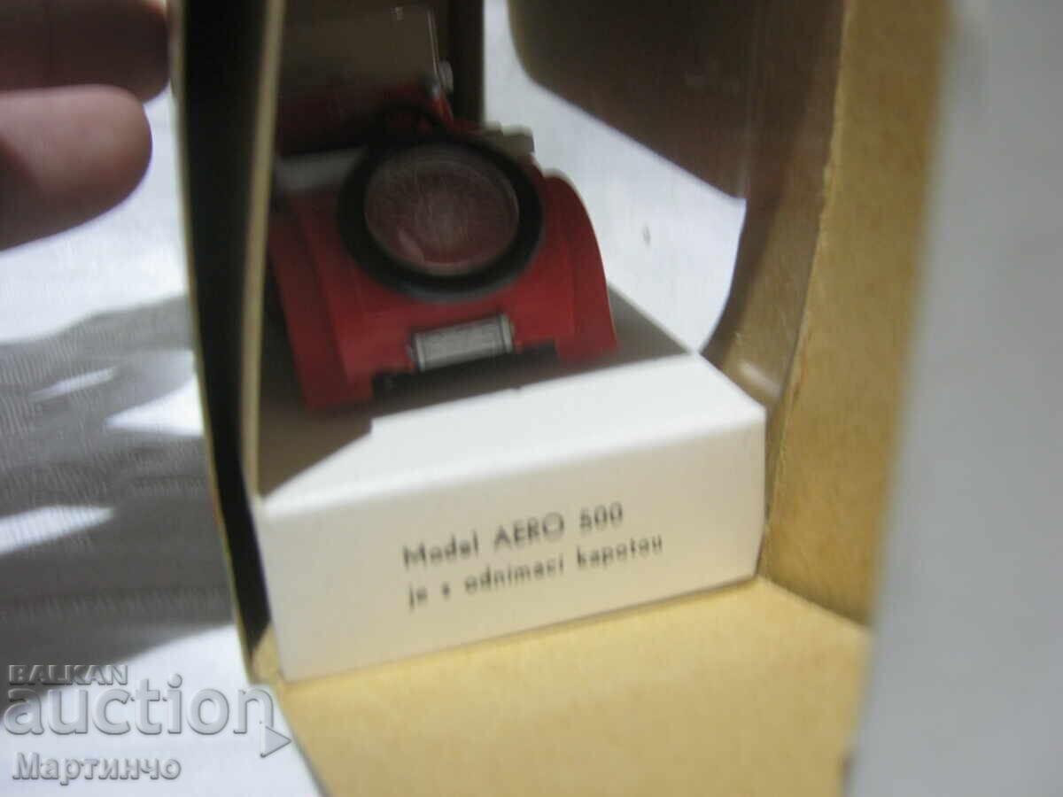 Παράδοση Παλιό παιχνίδι πλαστικό μοντέλο αυτοκινήτου Aero 500 σε κουτί