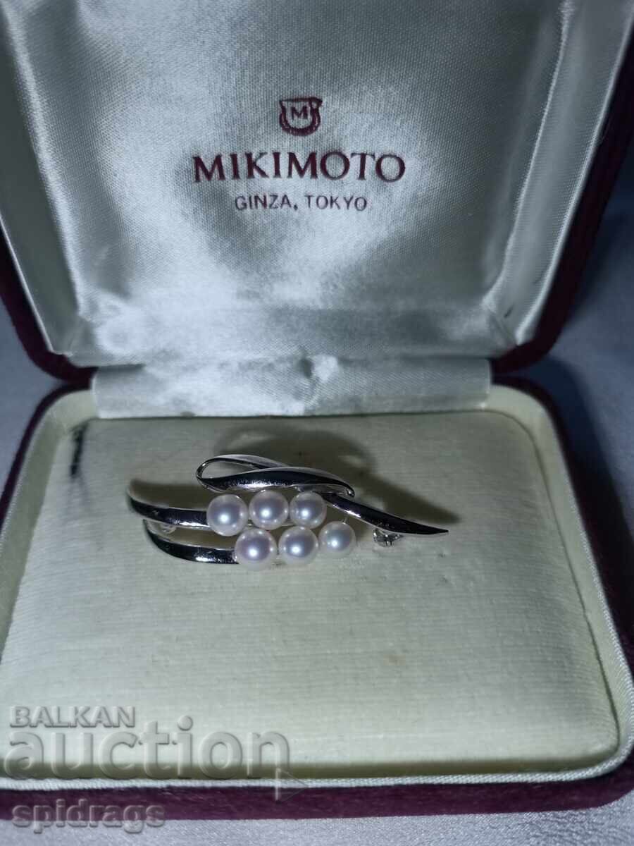 Сребърна брошка Mikimoto с перли в оригинална кадифена кутия