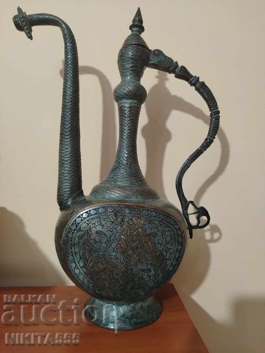 Πολύ παλιό όμορφο αραβικό μπρίκι