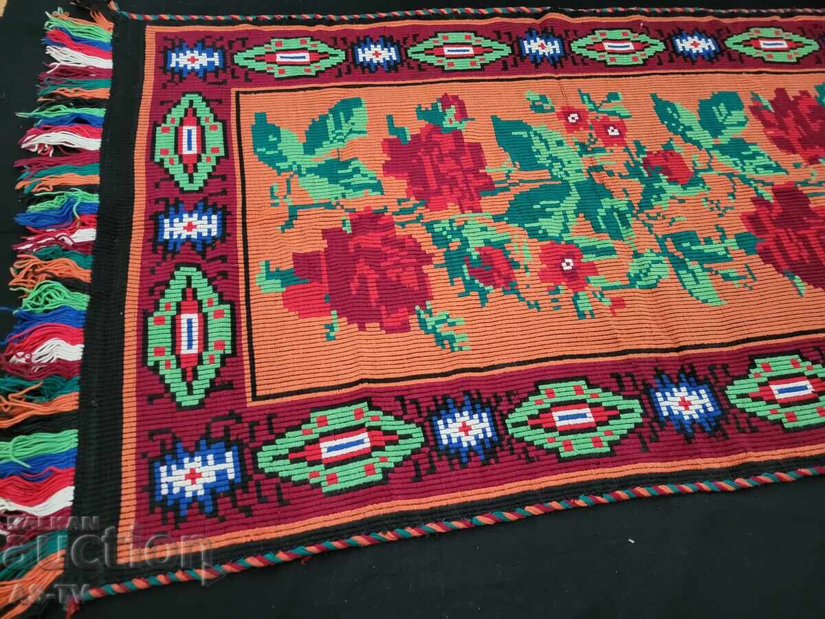 Χαλί με τριαντάφυλλα με τιμή € 34.00 | 66.50 BGN