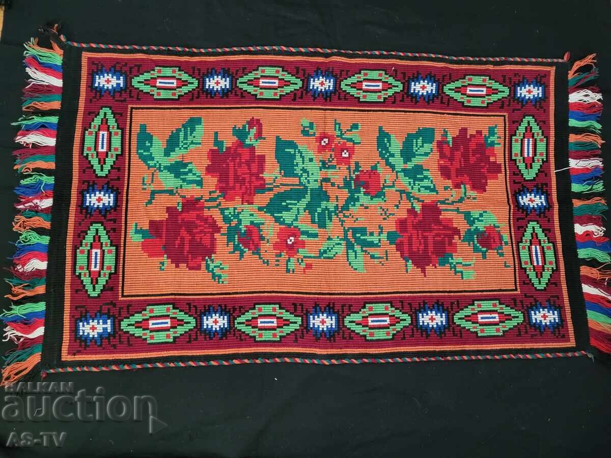 килим с рози