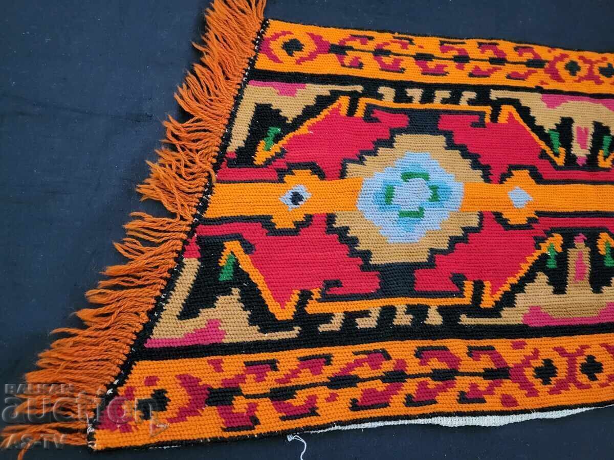 Auction  Small woolen rug mat