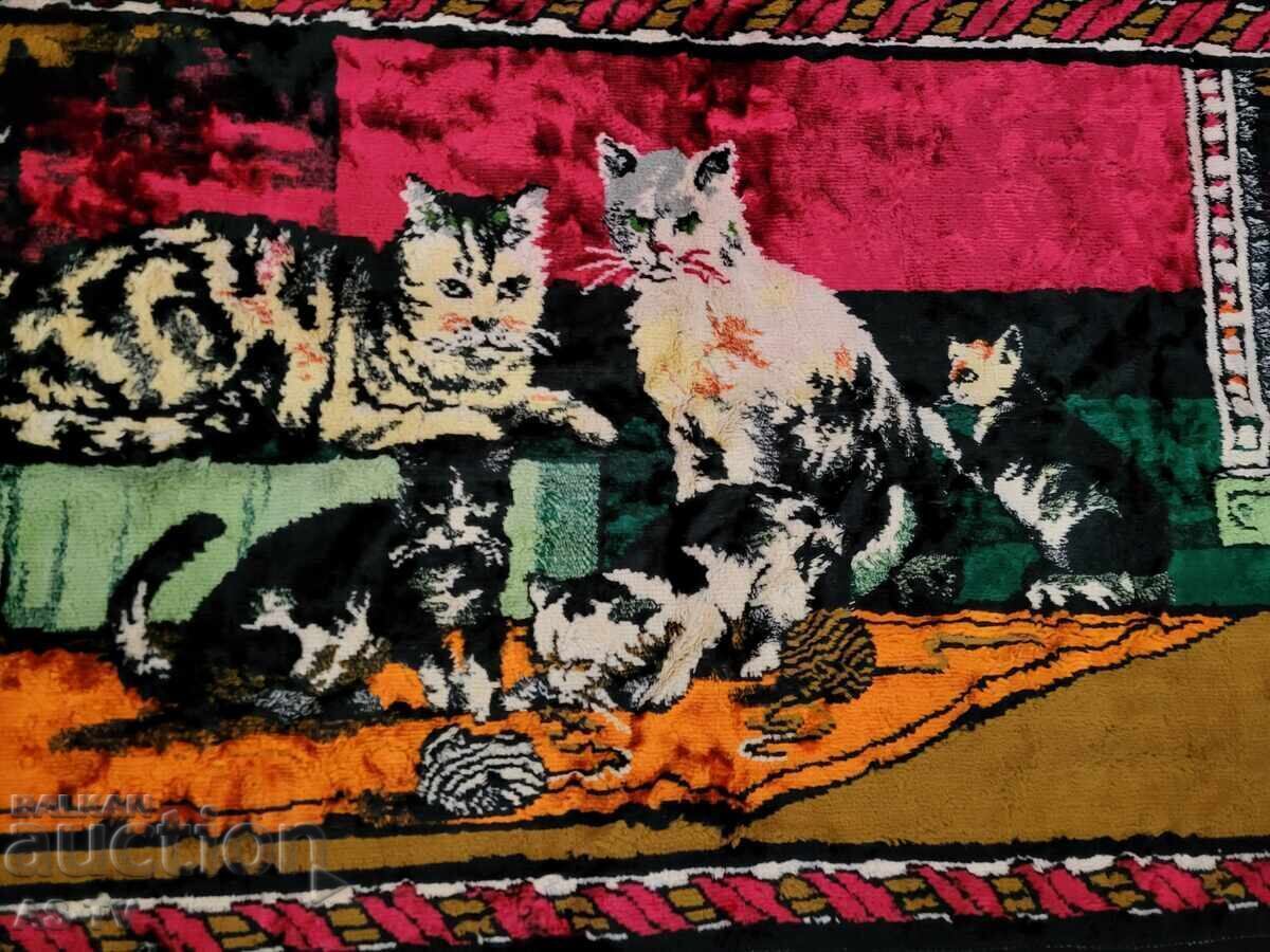 Аукцион Плюшен  Ковьор с котета