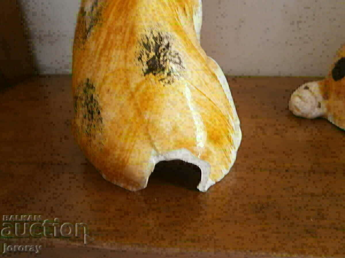 Auction  A pair of porcelain figures