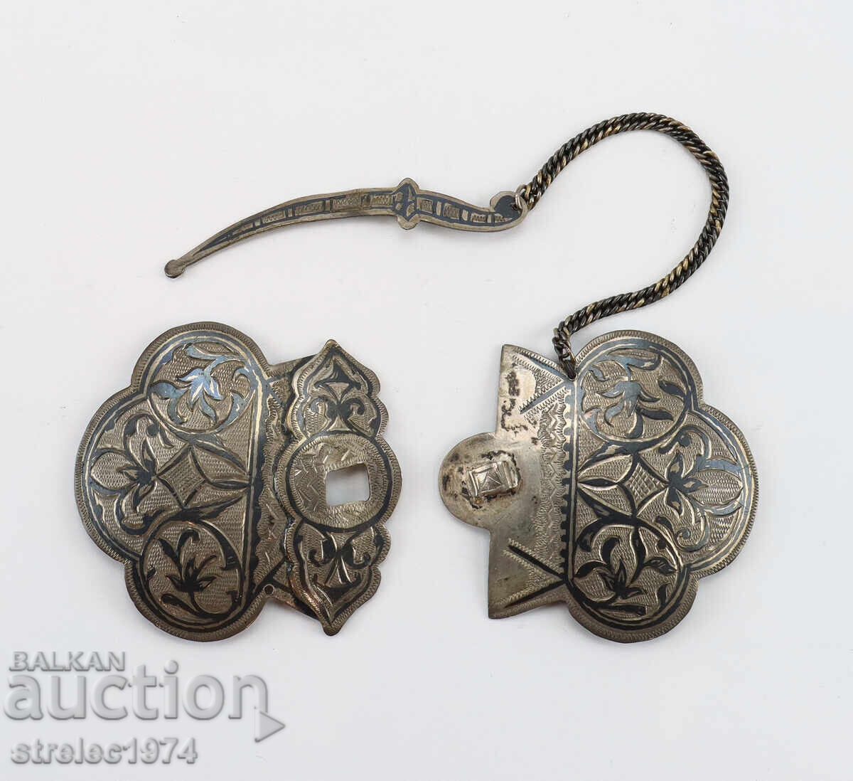 Paft de argint cu preț € 350.00 | 684.54 BGN