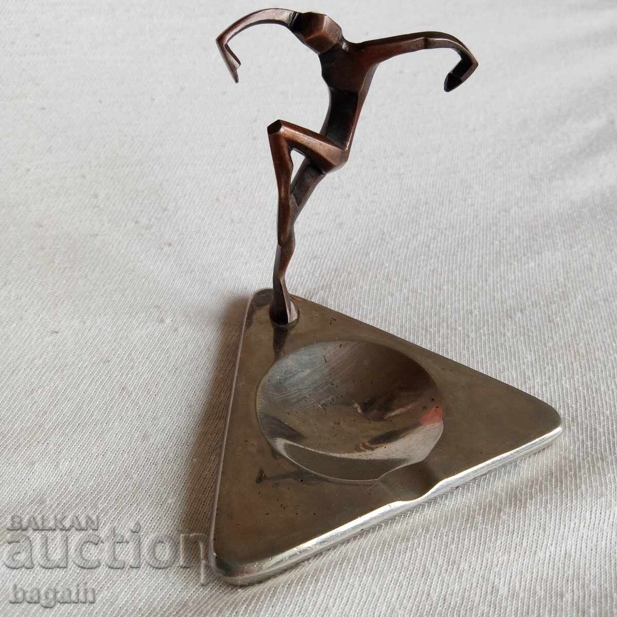 Sculptură de bronz. Joséphine Baker cu preț € 40.00 | 78.23 BGN
