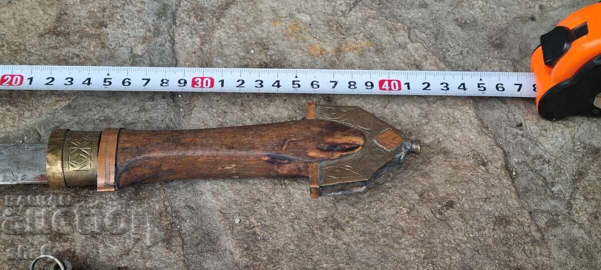 Παράδοση Ένα παλιό στιλέτο. Μαχαίρι. Στιλέτο. Κουμάγια