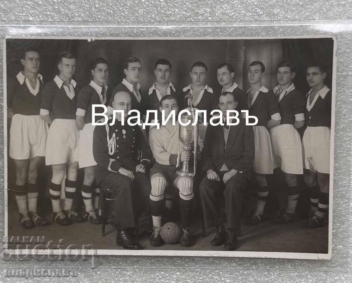 Παλιά Φωτογραφία Ποδοσφαίρου ΣΚ ΤΙΤΣΑ Βάρνα με το Κύπελλο της Πόλης