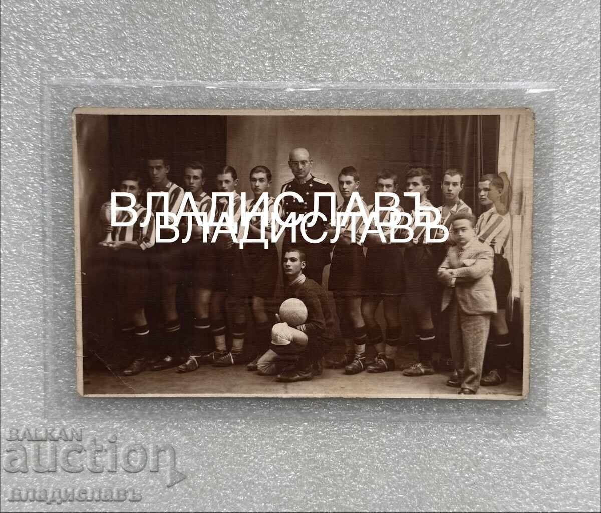 Fotografie veche de fotbal SK Ticha Varna cu Cupă câștigată Fotografie veche de fotbal SK Ticha Varna cu Cupă câștigată