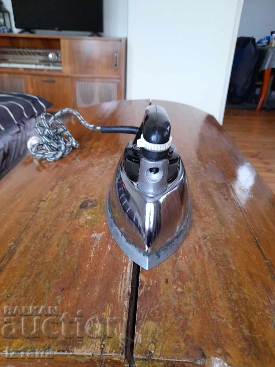 Παλιό ρωσικό σίδερο ατμού με τιμή € 20.00 | 39.12 BGN Παλιό ρωσικό σίδερο ατμού με τιμή € 20.00 | 39.12 BGN