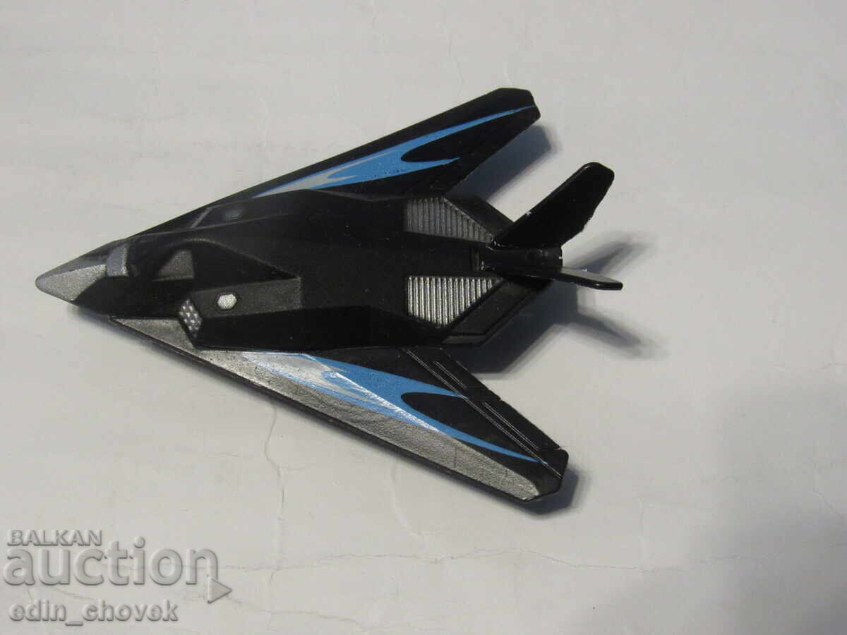 Plastic toy airplanes - lot of 3 pieces - 6