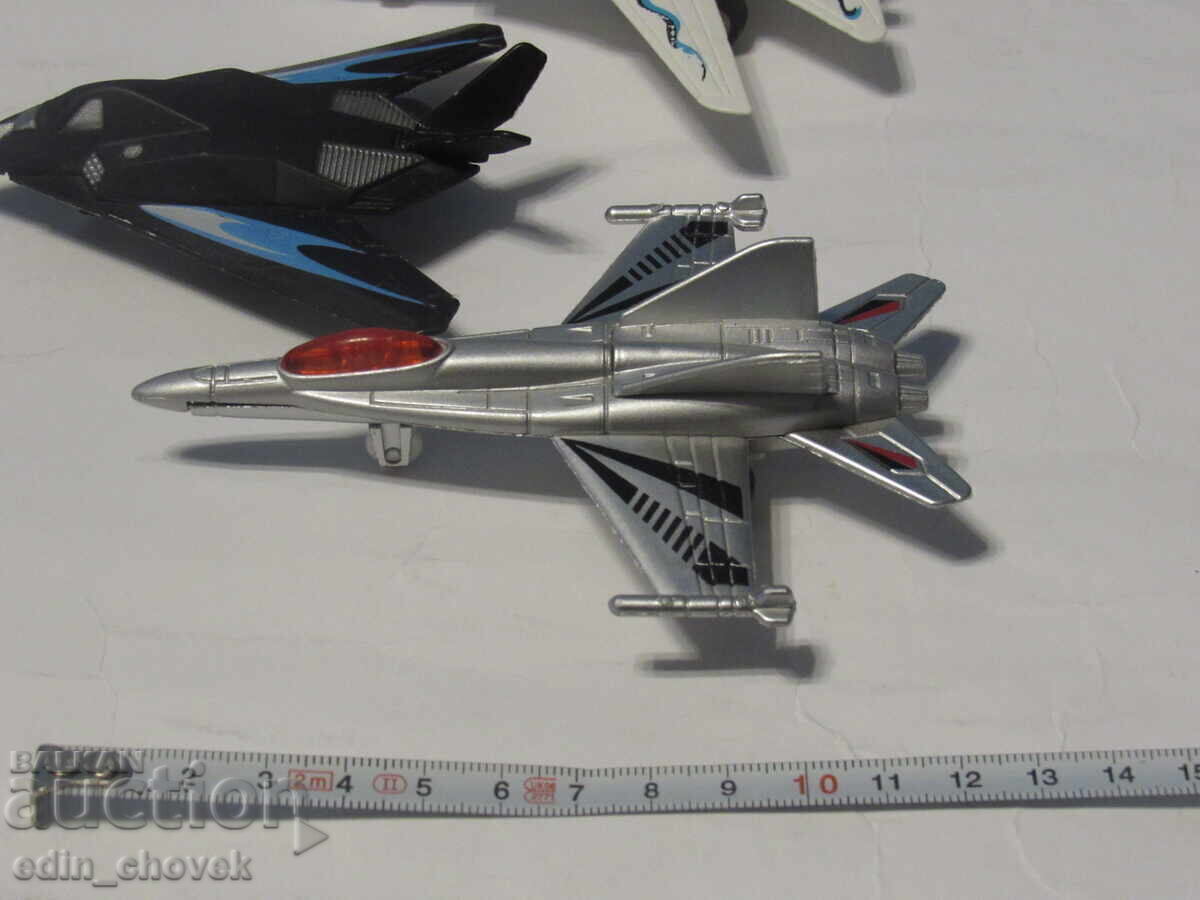 Plastic toy airplanes - lot of 3 pieces - 7