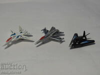 Пластмасови самолетчета за игра - лот от 3 броя