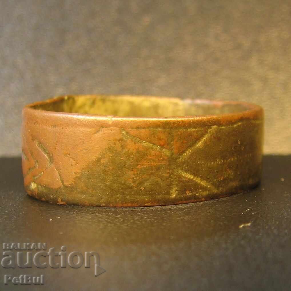 Δημοπρασία Πολεμική Τέχνη Παλιό Γυναικείο Χάλκινο Δαχτυλίδι Με Φιγούρες