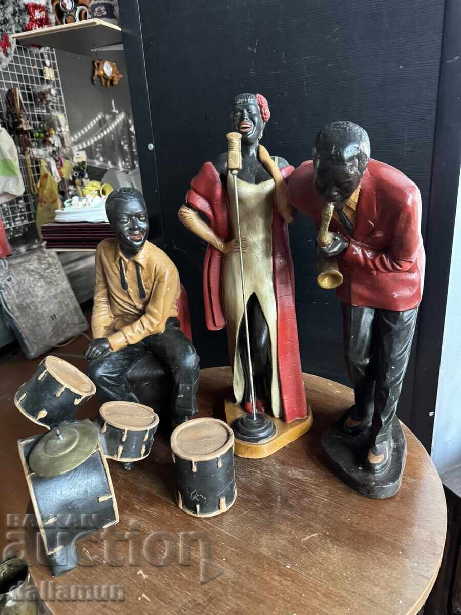 Комплект старинни статуетки африкански музиканти с цена € 100.00 | 195.58 лв. Комплект старинни статуетки африкански музиканти с цена € 100.00 | 195.58 лв.