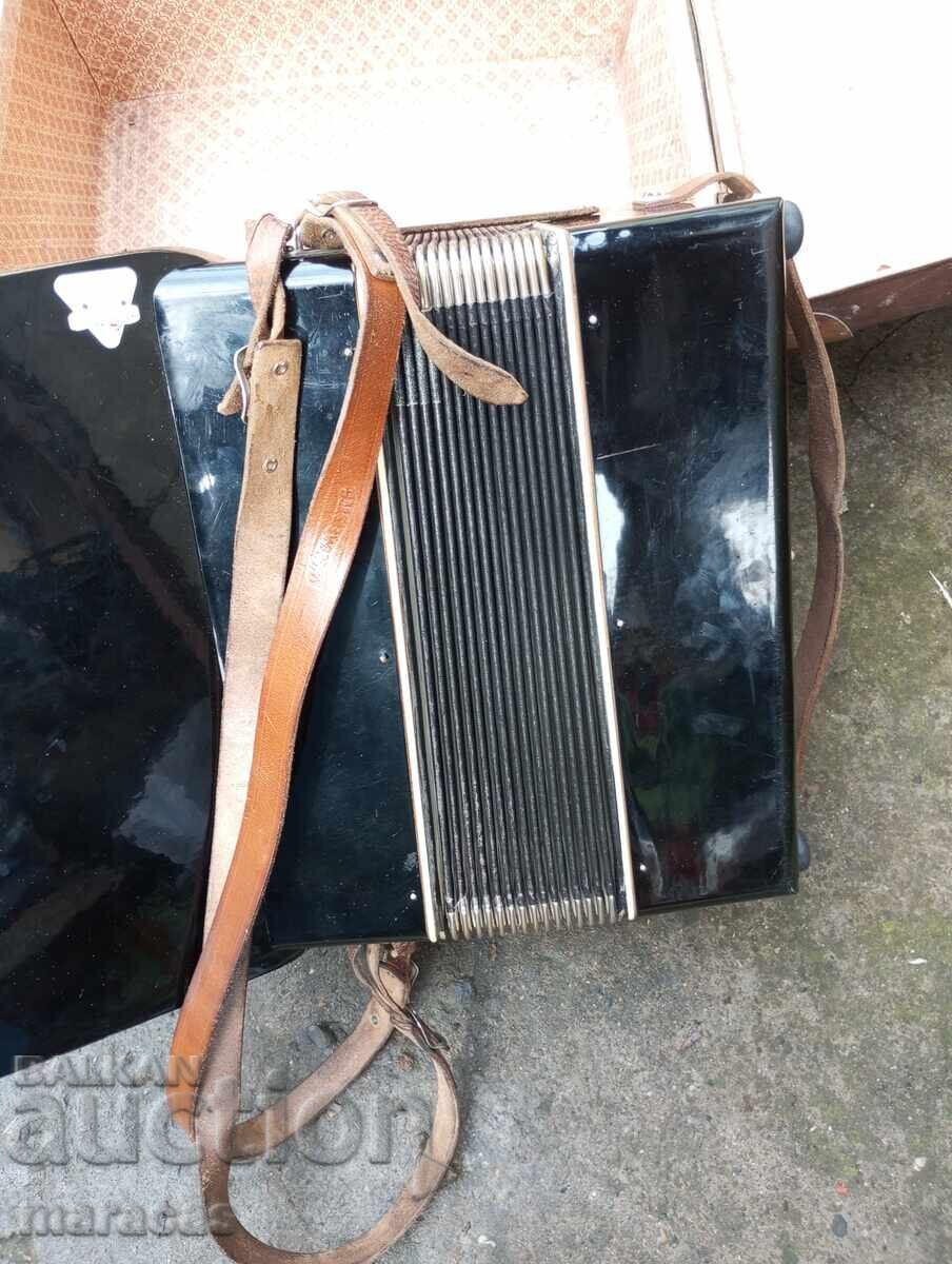 Livrarea Acordeon vechi Weltmeister 40 basi