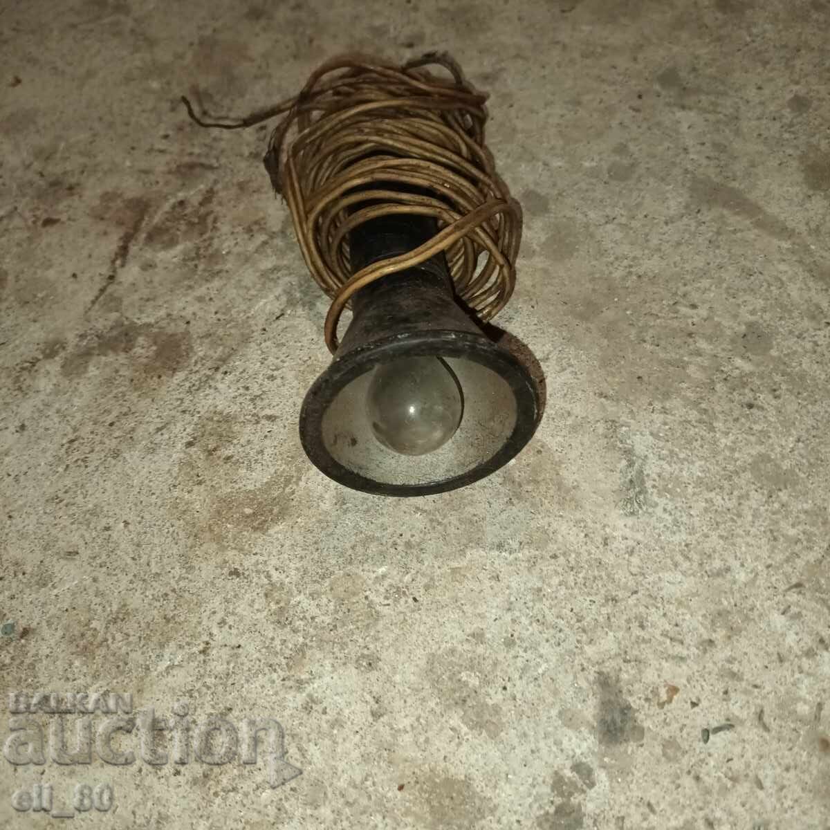 Licitație Lampă mobilă din far de mașină retro veche Licitație Lampă mobilă din far de mașină retro veche