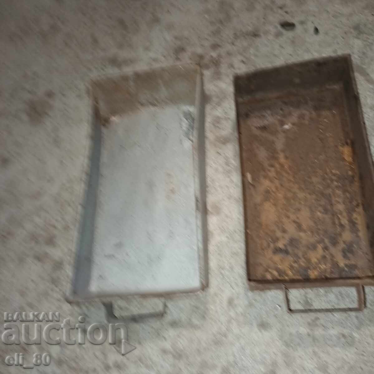 2 scrumiere pentru sobă pe lemne cu preț € 5.00 | 9.78 BGN