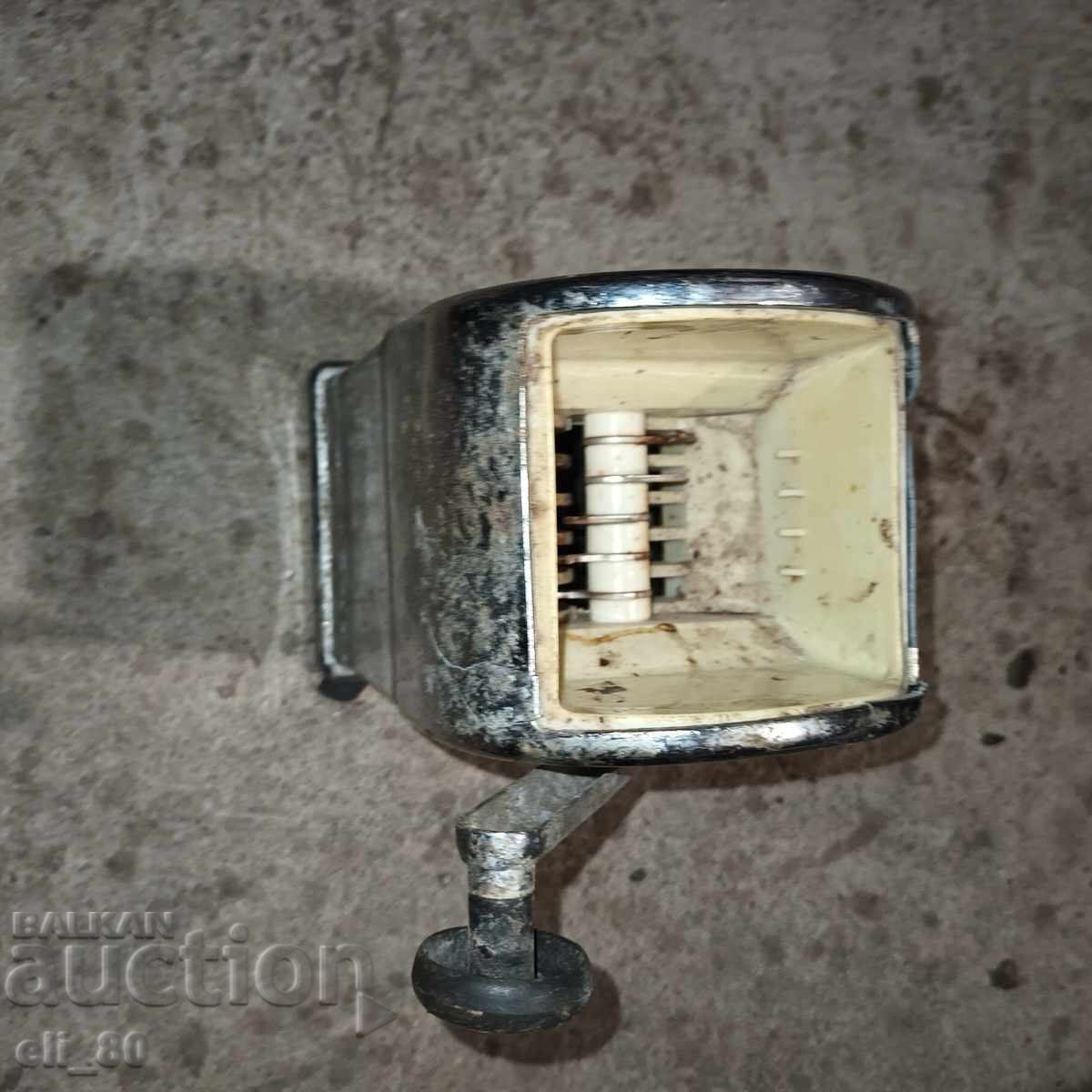 Licitație Mașină de măcinat fructe. Veche, folosită