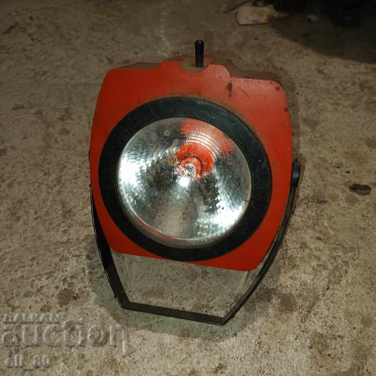 Lanterna veche retro cu două lumini albă și roșie