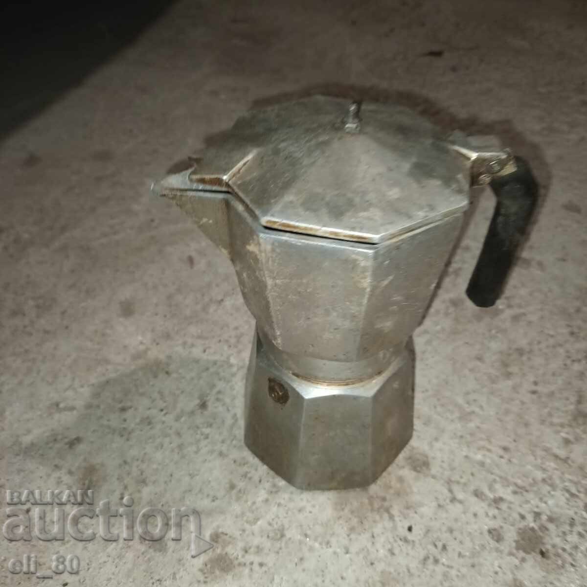 Cafetieră mare cu preț € 4.00 | 7.82 BGN Cafetieră mare cu preț € 4.00 | 7.82 BGN