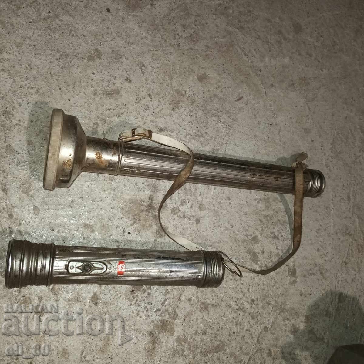 Livrarea Două felinare retro