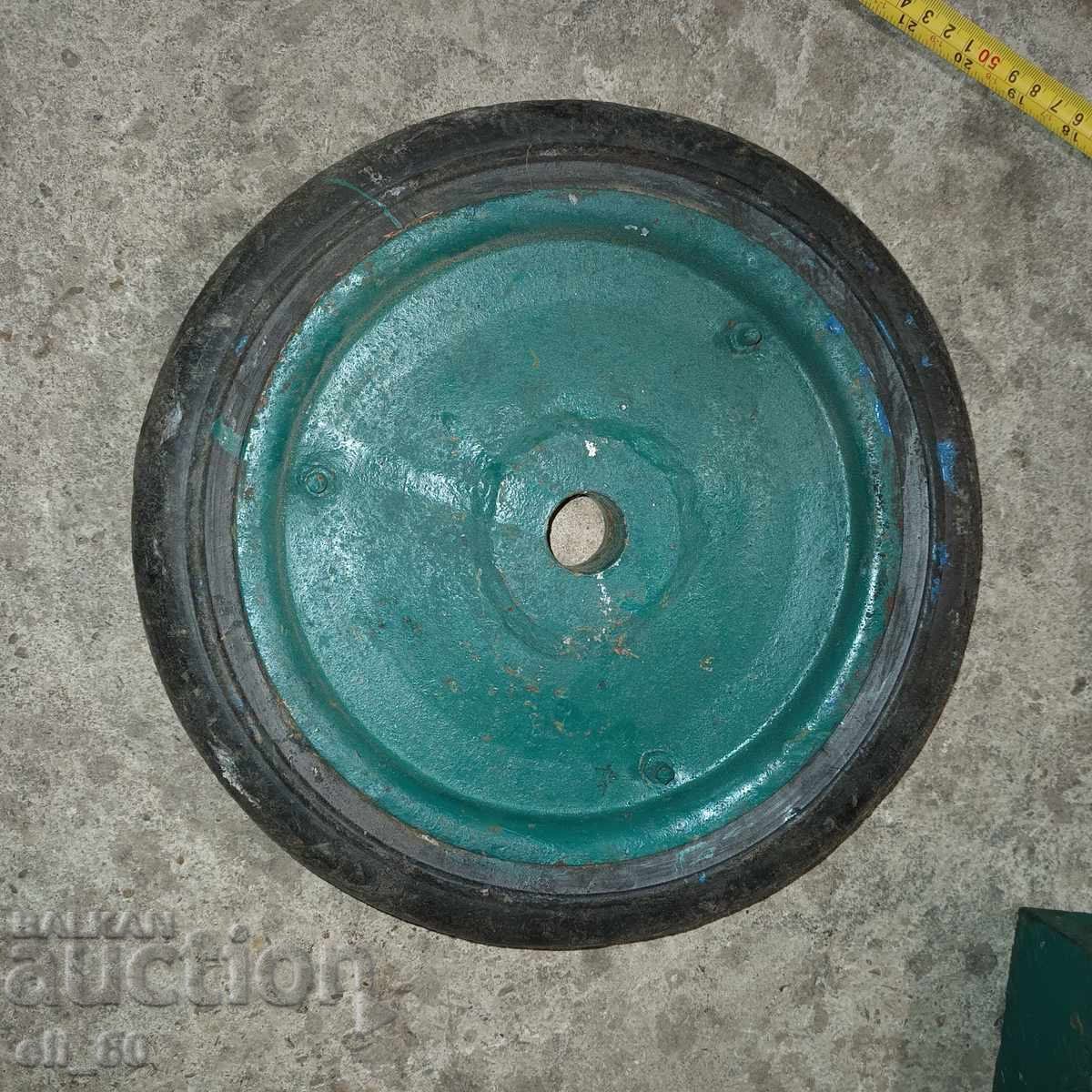Roată metalică mare pentru bandaj, diametru 30 cm