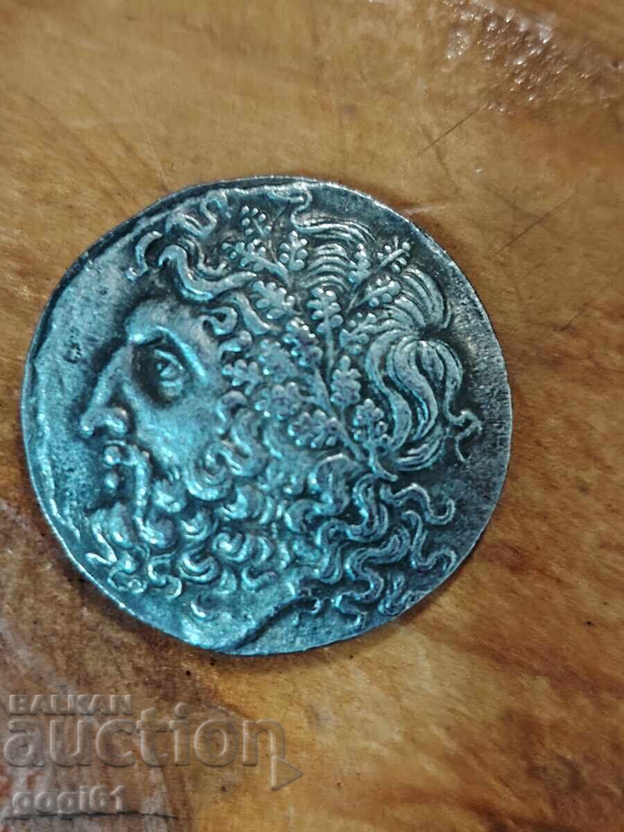 Auction Copy of an ancient tetradrachm and decadrachm Auction Copy of an ancient tetradrachm and decadrachm