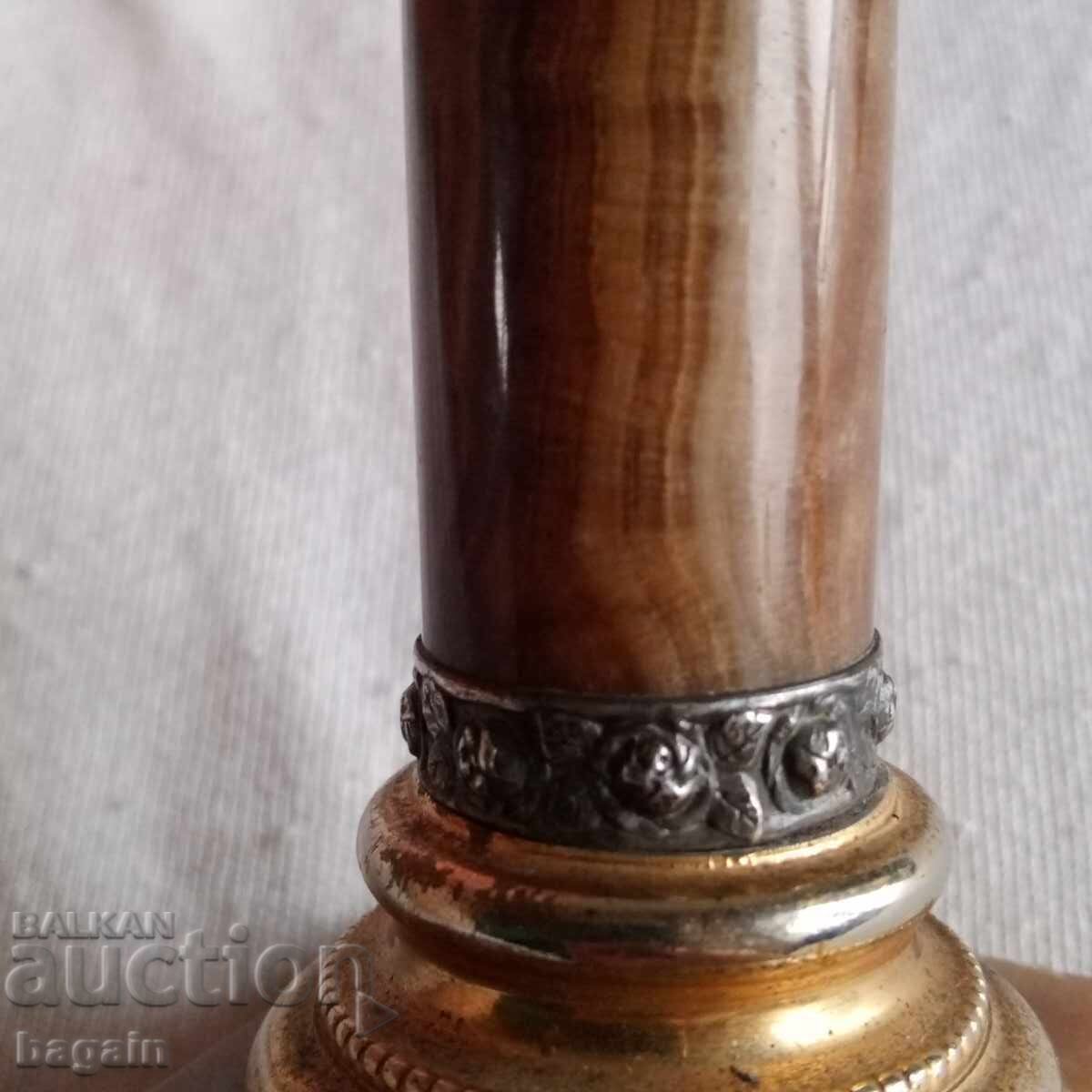 Livrarea Statuetă de argint