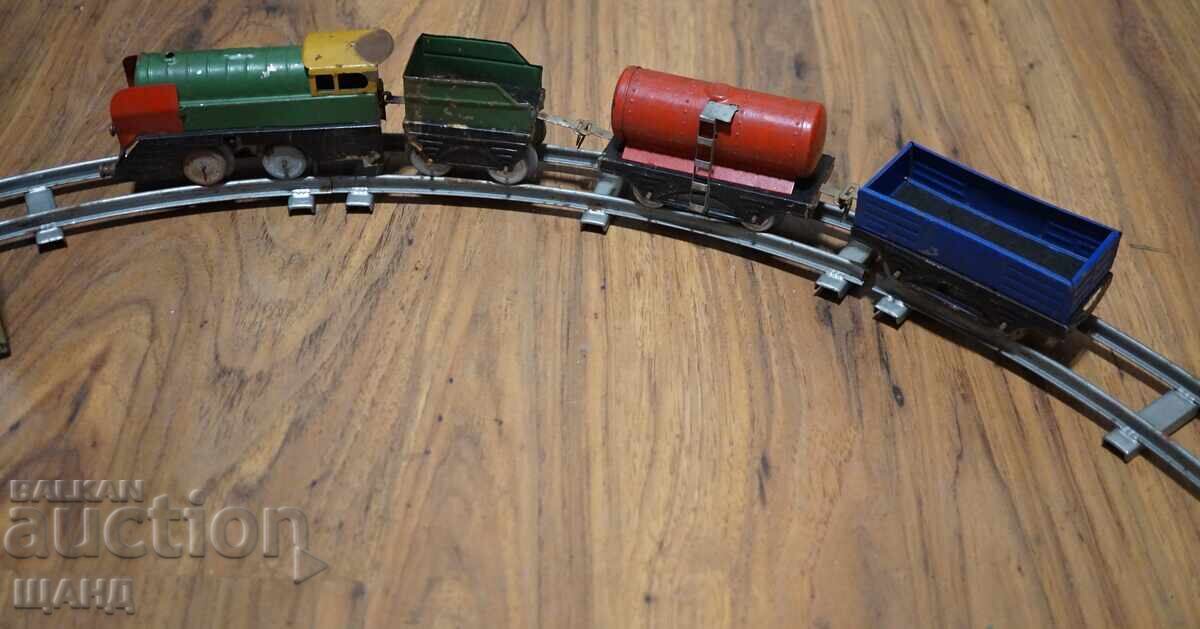 Licitație 1930 Jucărie metalică mecanică tren locomotivă vagoane șine