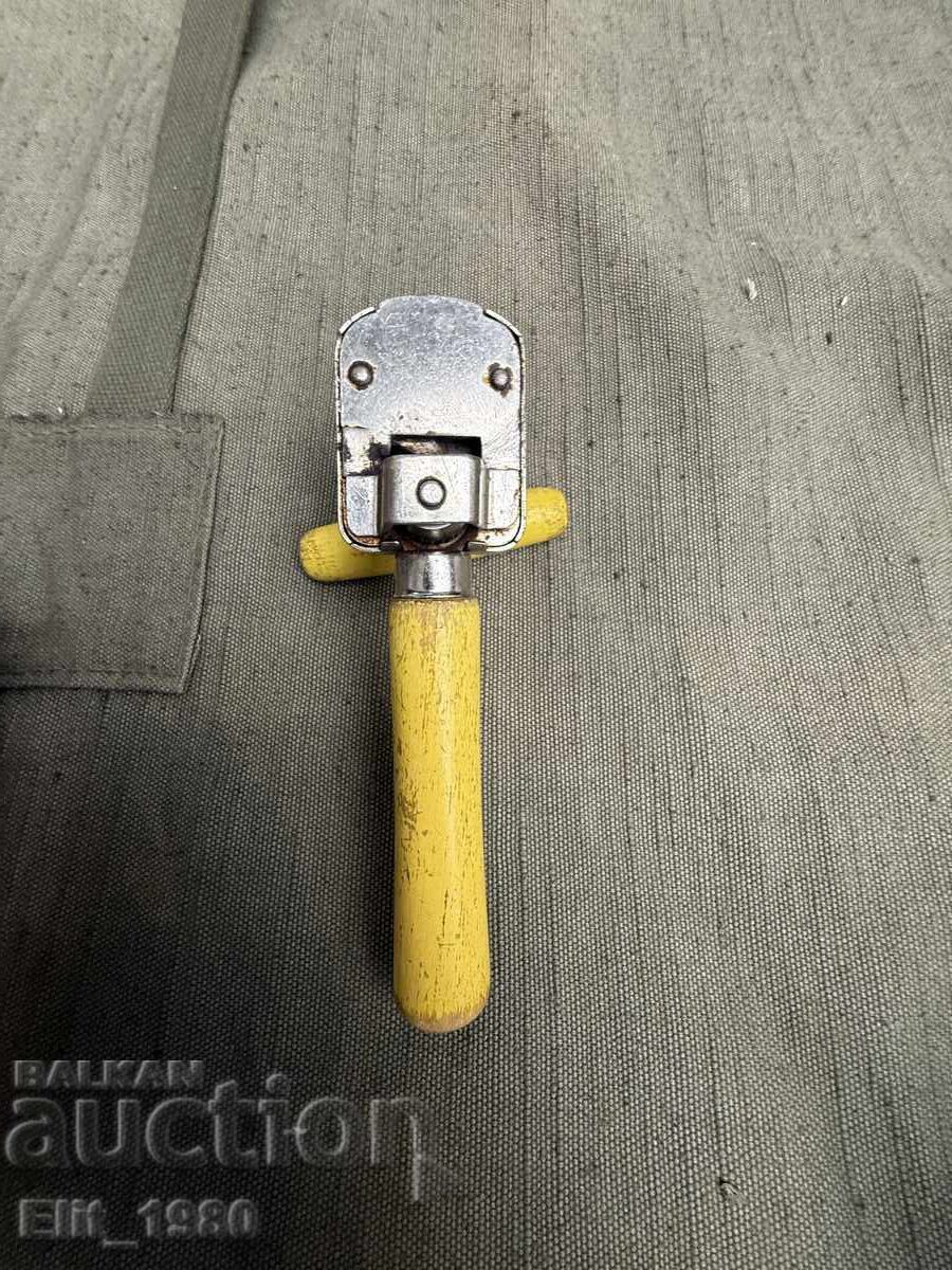 Deschizător de conserve USA - 5