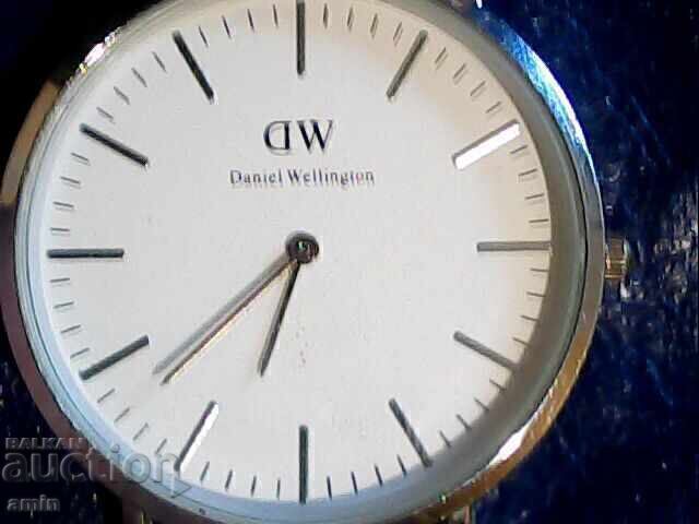 Beautiful watch works with a new battery with price € 10.00 | 19.56 BGN