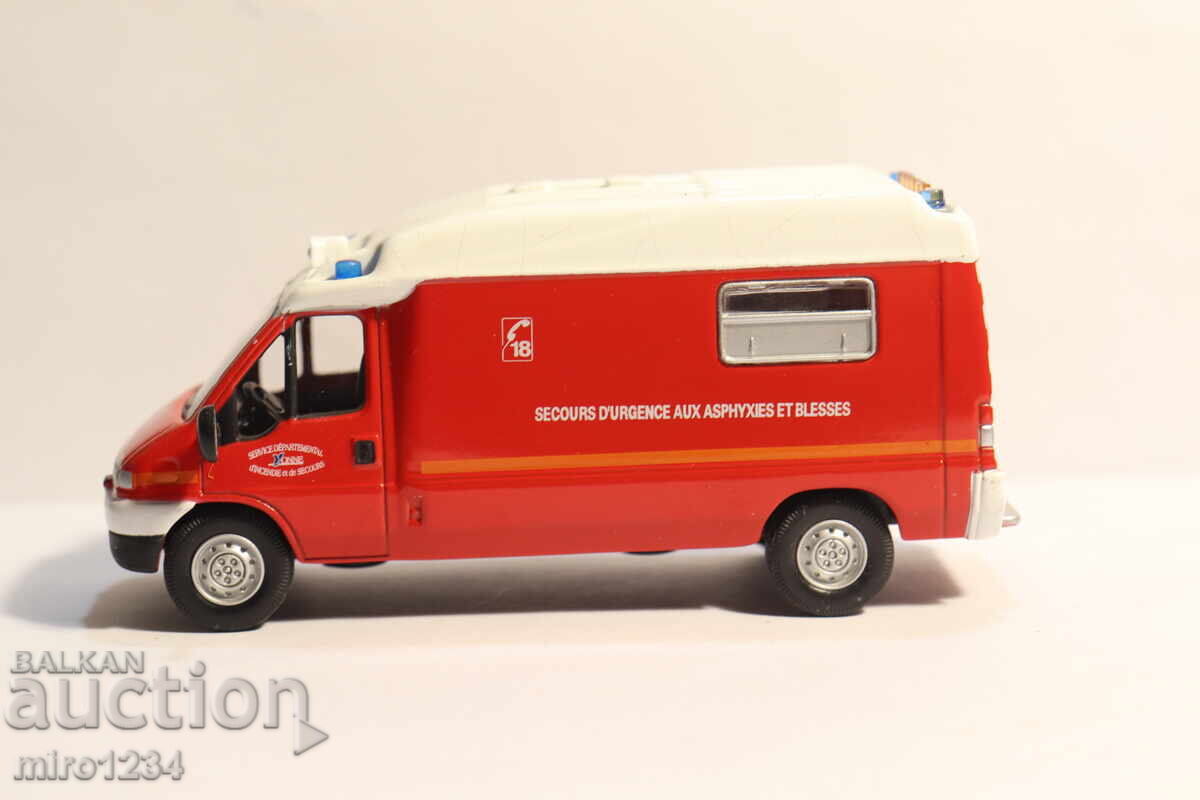 БЗЦ  1/57  PEUGEOT  BOXER ПОЖАРНА   ИГРАЧКА  МОДЕЛ