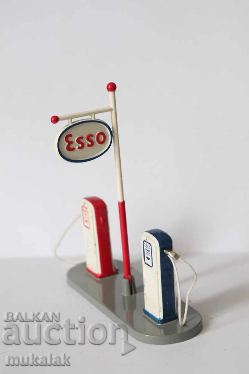 1/43 DINKY TOYS ESSO BENZINĂRIE CAMION MODEL MAȘINUȚĂ cu preț € 15.00 | 29.34 BGN 1/43 DINKY TOYS ESSO BENZINĂRIE CAMION MODEL MAȘINUȚĂ cu preț € 15.00 | 29.34 BGN