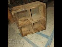 Ξύλινο παλιό κουτί με χωρίσματα διαστάσεων .30 x 30 x 20