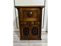 Старинен шкаф от орех